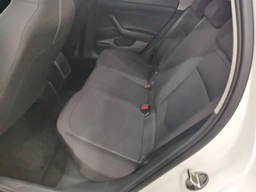 Volkswagen Polo 2019 Plus 1.5L Automatic Panorama Enjoyment Edition фото 17