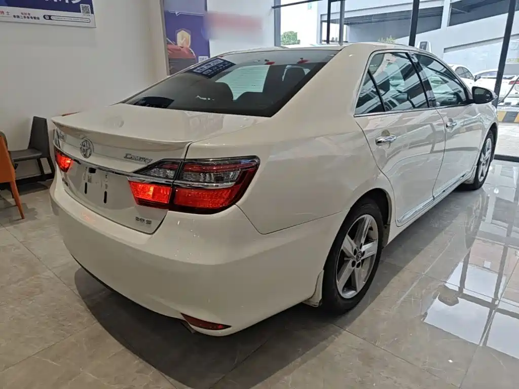 Photo 7 - Toyota Camry