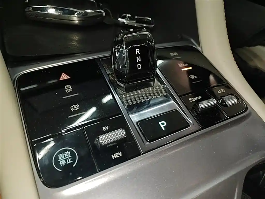 BYD Song PLUS PHEV 2024 Glory Edition DM-i 110km Flagship PLUS фото 14