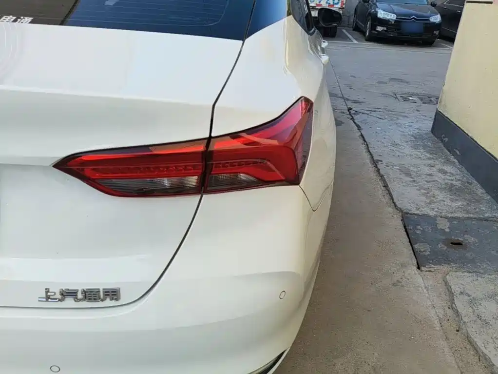 Photo 8 - Buick Verano