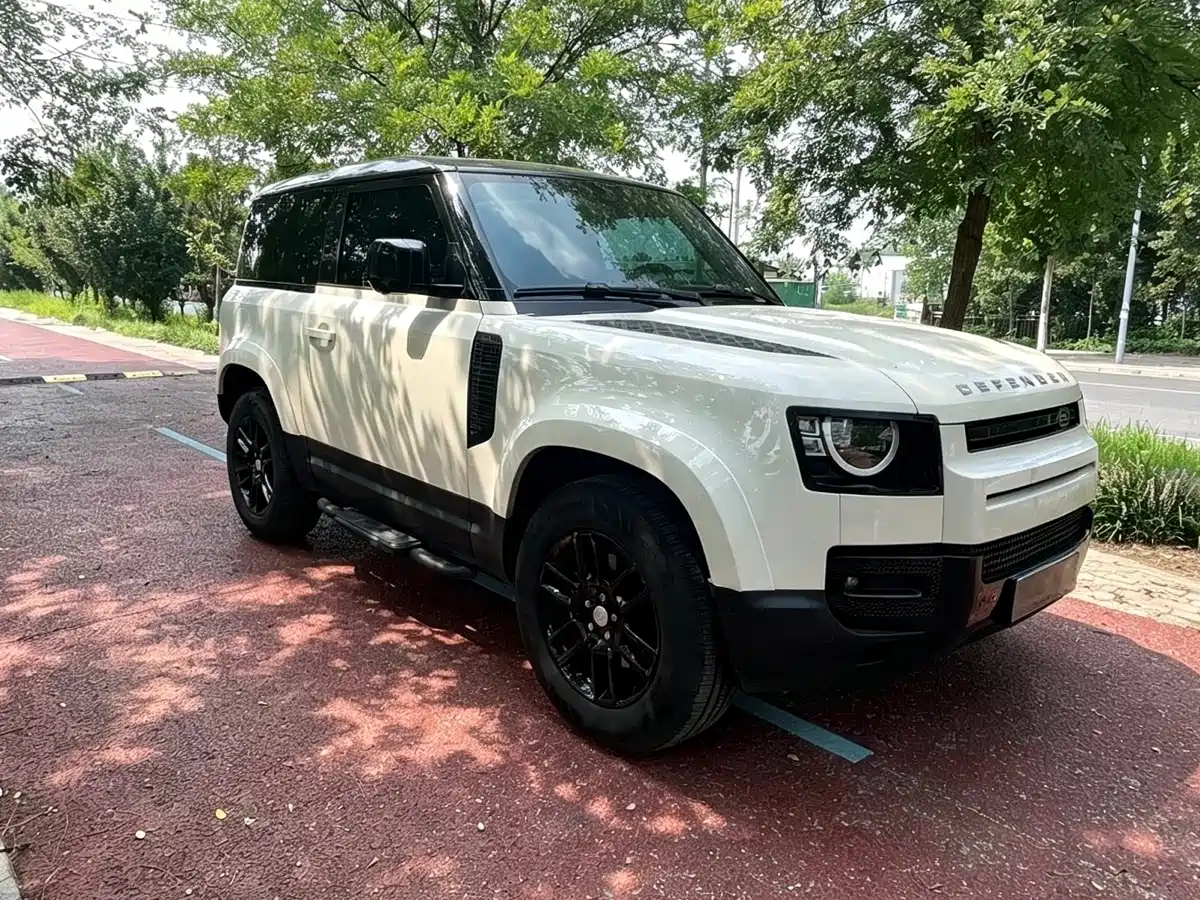 Photo 4 - Land Rover Defender