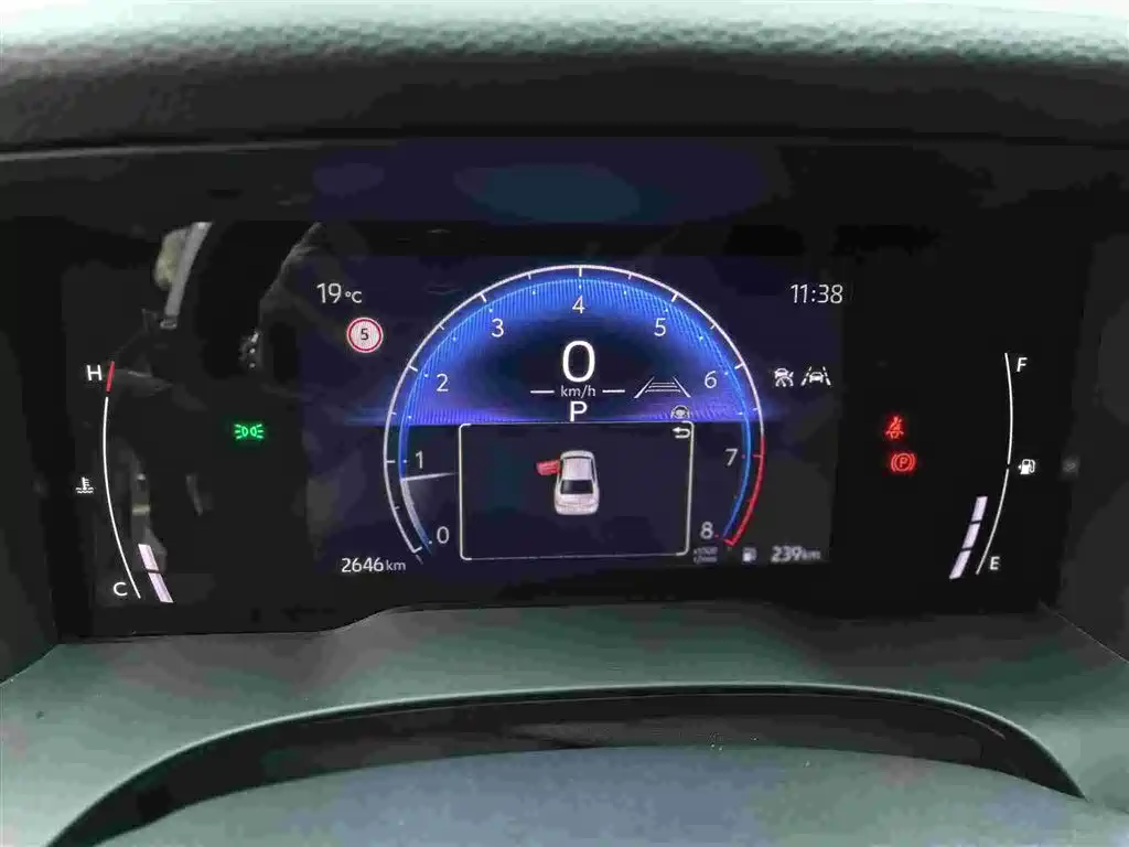 Toyota Camry 2026 2.0E Elite Edition фото 9