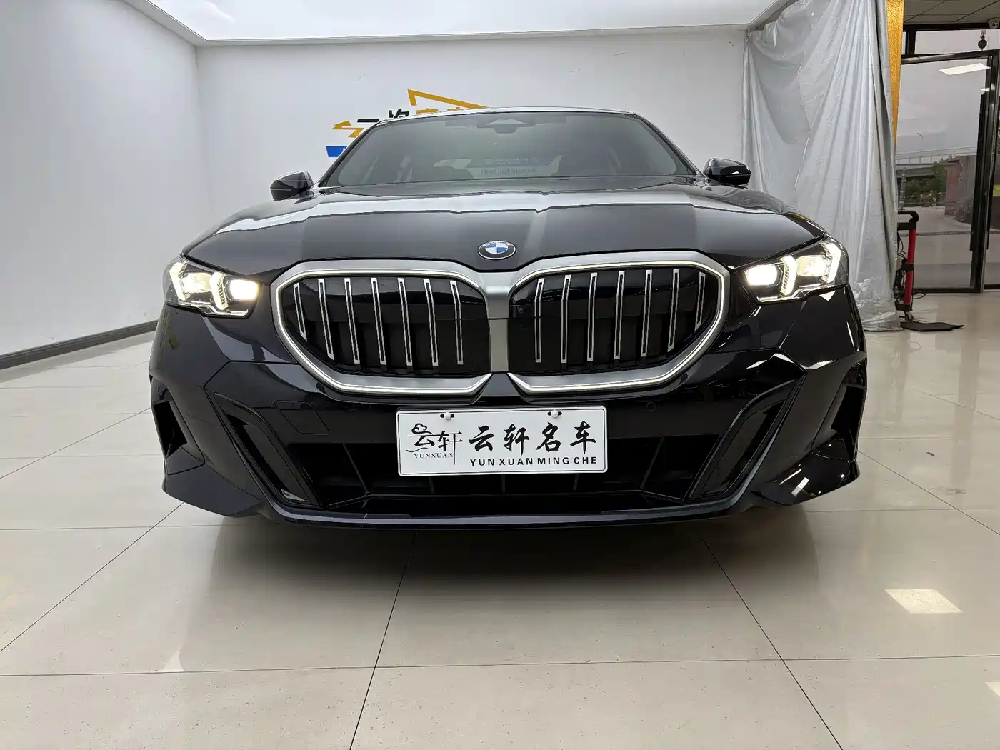 BMW 5 Series 2024 530Li Leading M Sport Package фото 2