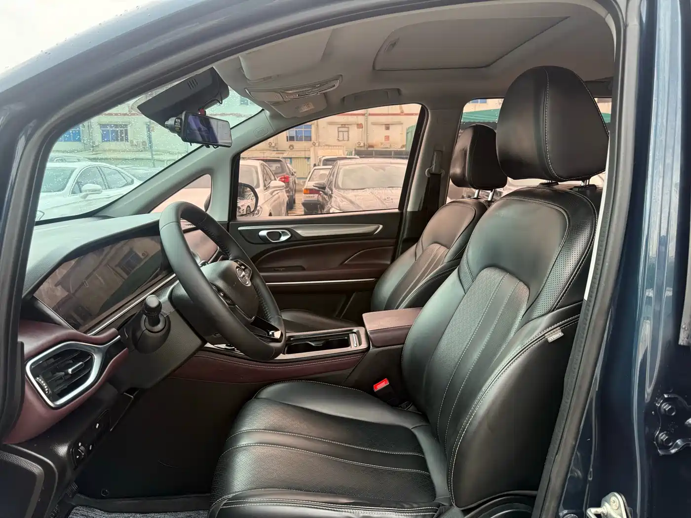 GAC Trumpchi Trumpchi M6 2021 270T DCT Elite Edition (7-Seater) фото 7