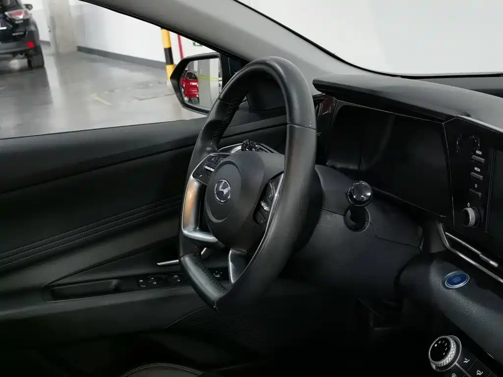 Фото 22 - Hyundai Elantra