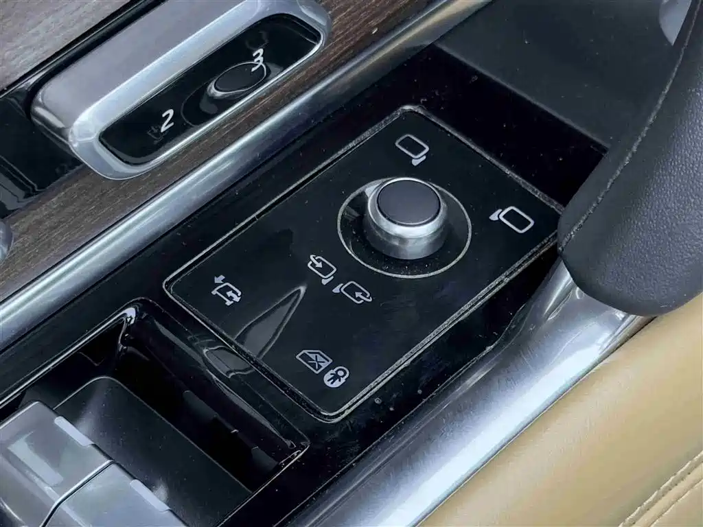 Land Rover Range Rover 2024 3.0 L6 400PS Golden Age Extended 7-Seater фото 15