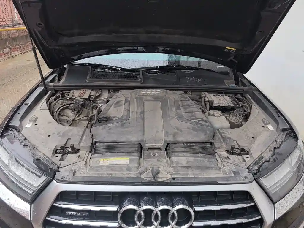 Фото 16 - Audi Q7