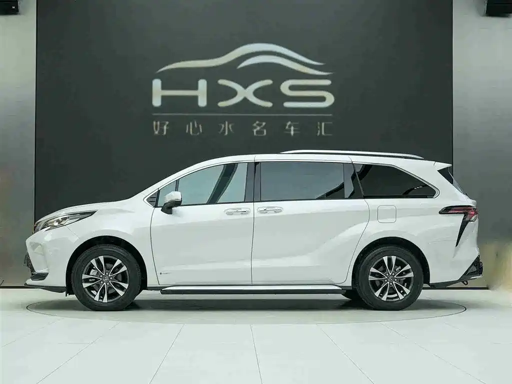 Toyota Granvia 2024 2.5L Hybrid Premium PLUS 4WD Edition фото 3