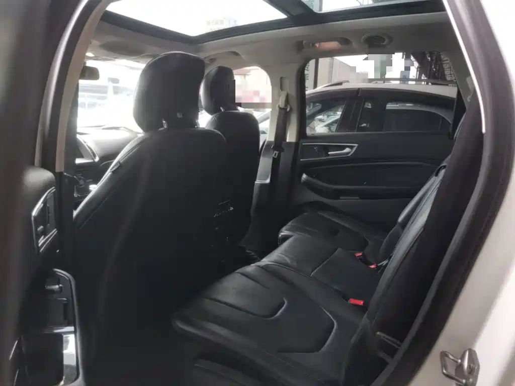 Photo 17 - Ford Edge