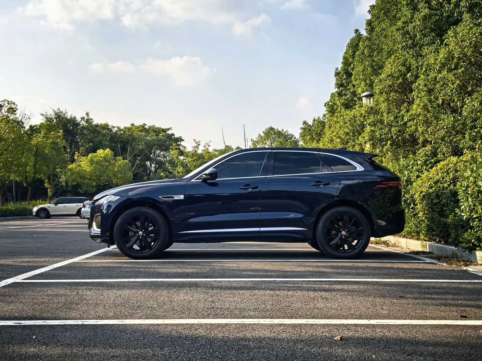 Photo 6 - Jaguar F-PACE