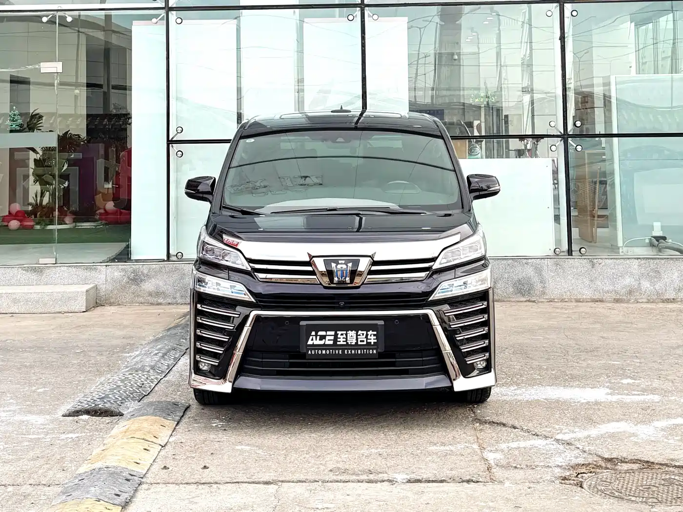 Toyota Vellfire 2021 Crown Hybrid 2.5L HV Supreme Edition фото 2