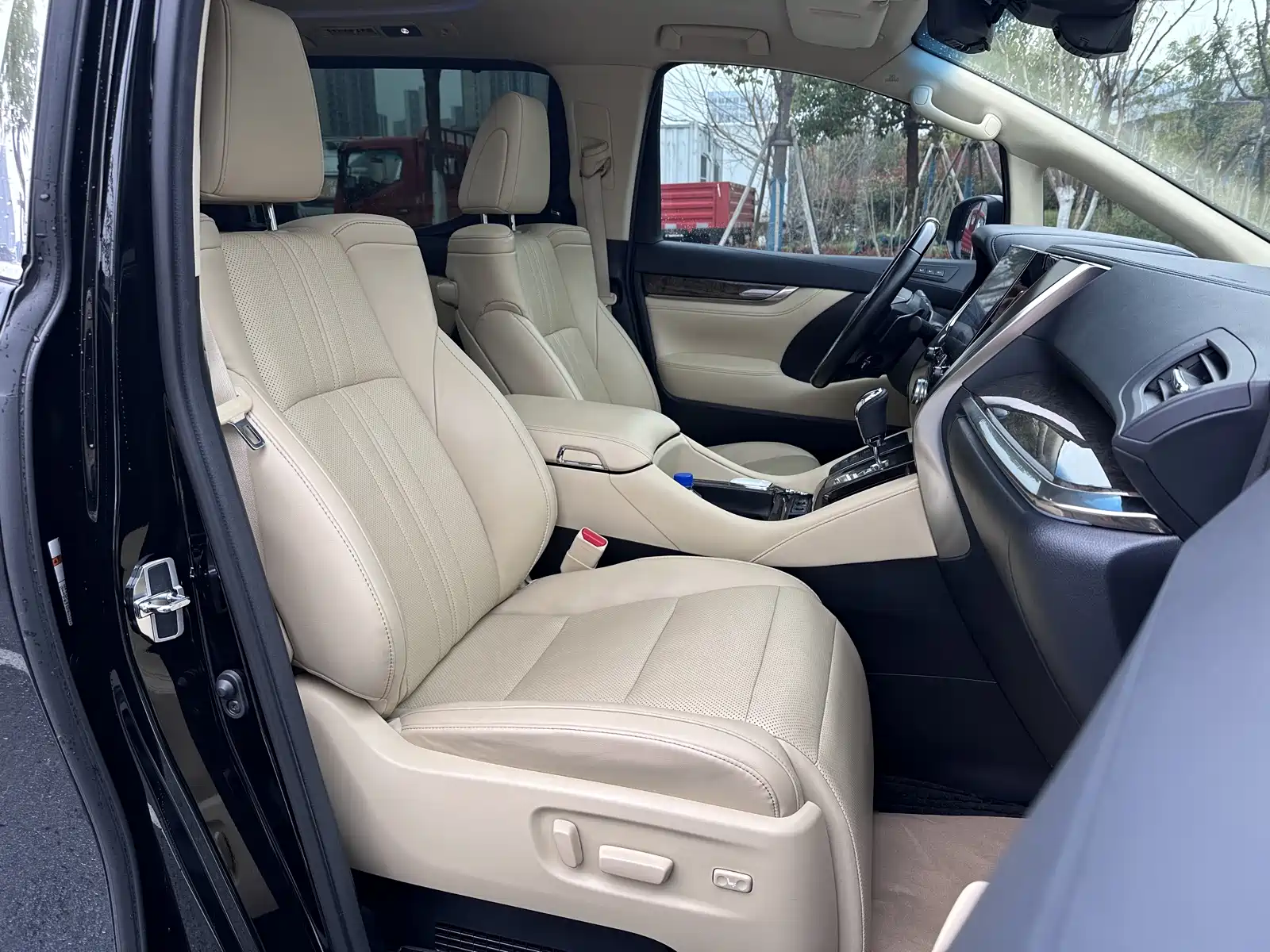 Фото 26 - Toyota Vellfire