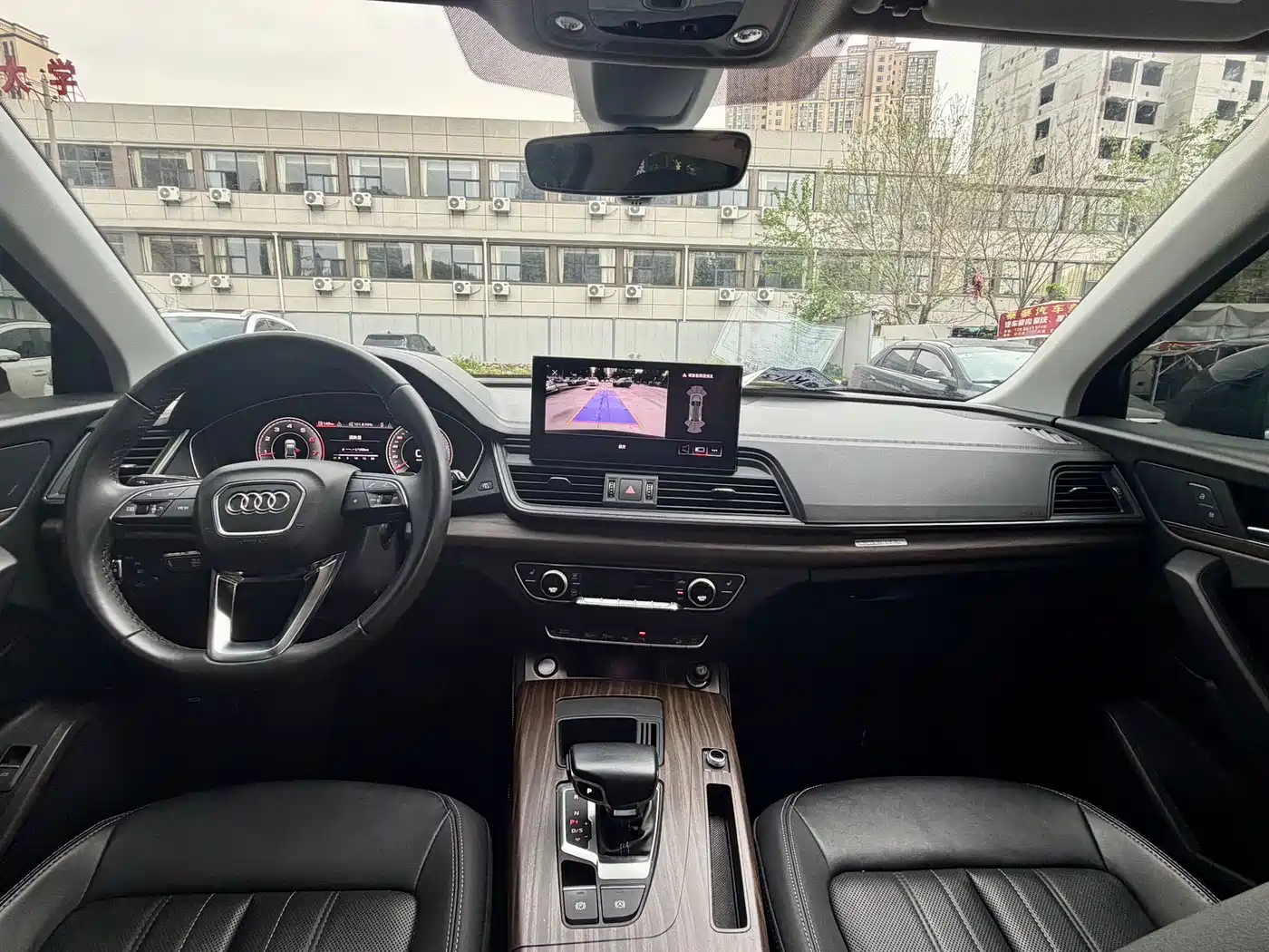 Audi Q5L 2025 45th Anniversary Edition 40 TFSI Dynamic Fashion фото 17