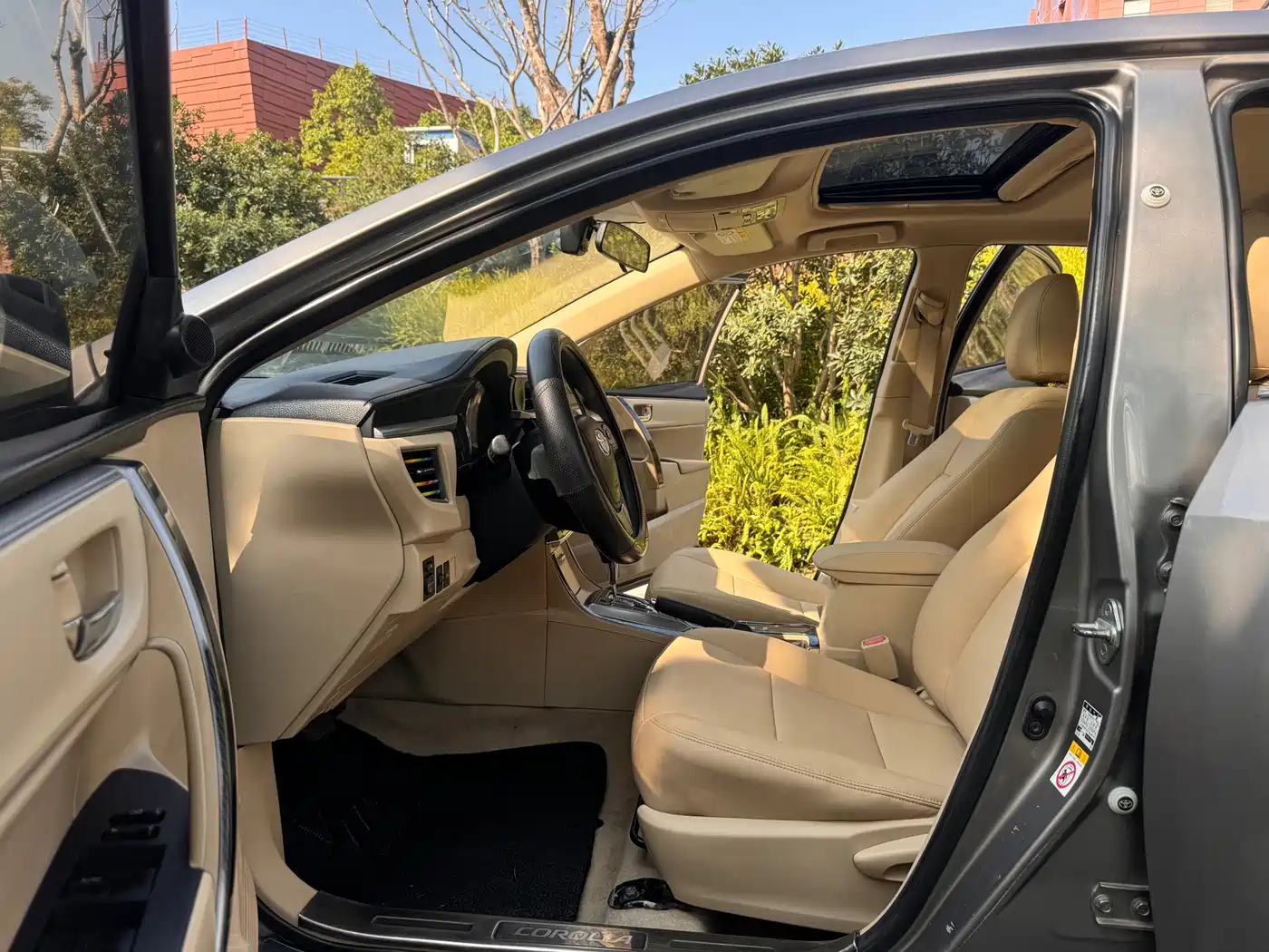 Toyota Corolla 2014 1.6L CVT GL-i фото 5