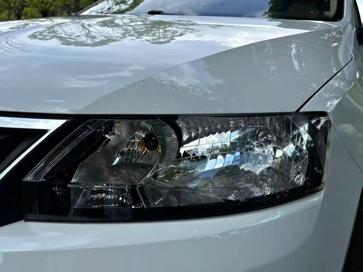 Škoda Rapid 2016 1.6L Manual Pioneer Edition фото 28