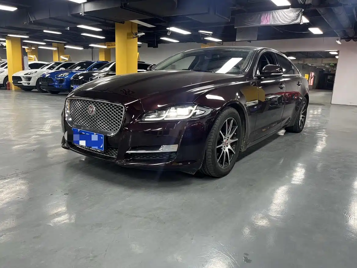 JAGUAR XJ