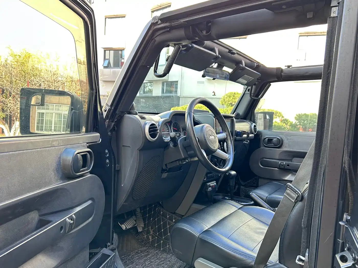 Photo 7 - Jeep Wrangler