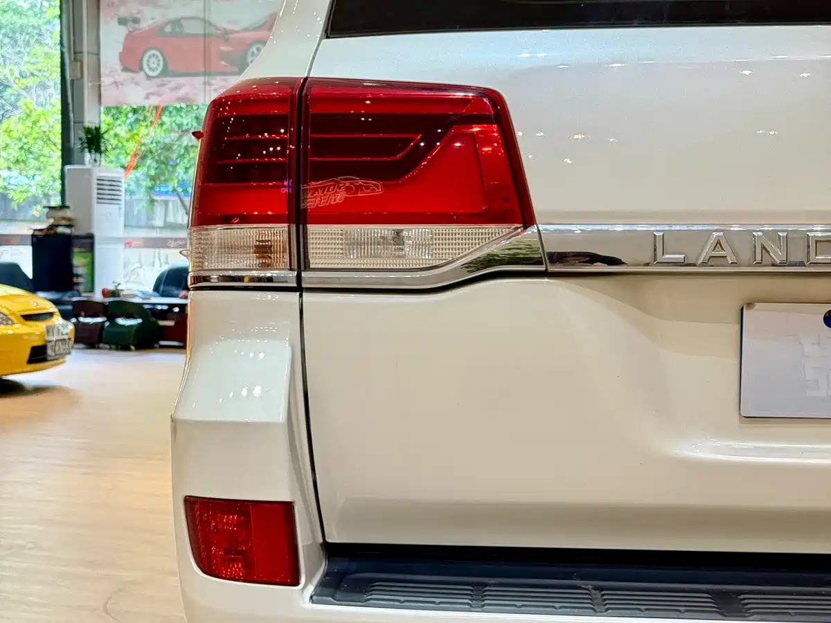 Toyota Land Cruiser (Import) 2017