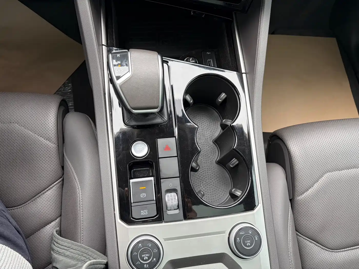 Volkswagen Touareg 2019 3.0TSI Sharp Edge Edition China VI фото 14