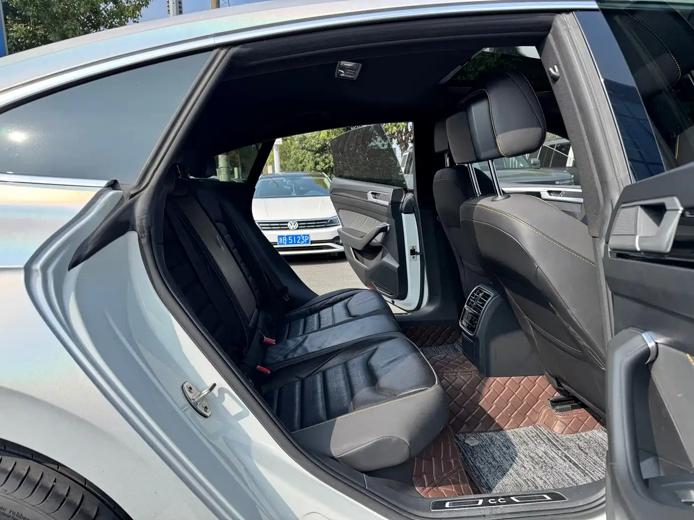 Volkswagen FAW-Volkswagen CC 2023 380TSI Eye-catching Edition фото 9