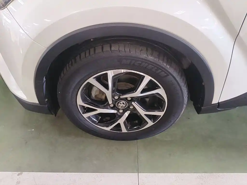 Toyota C-HR 2019 2020 Model 2.0L Leading