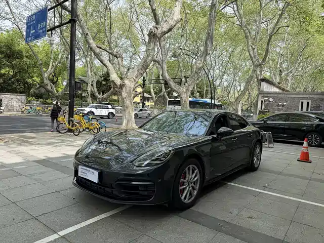 PORSCHE PANAMERA