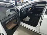 Фото 16 - Roewe i6