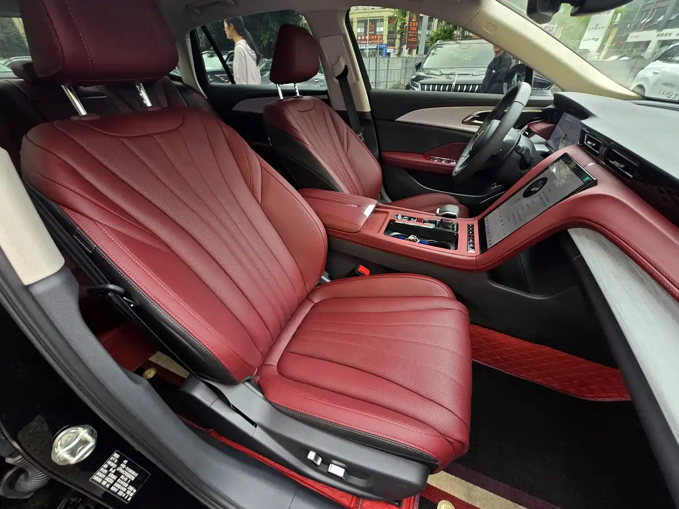 Hongqi H5 2025 2.0T Automatic Flag Celebration 500,000 Units Anniversary Edition фото 27