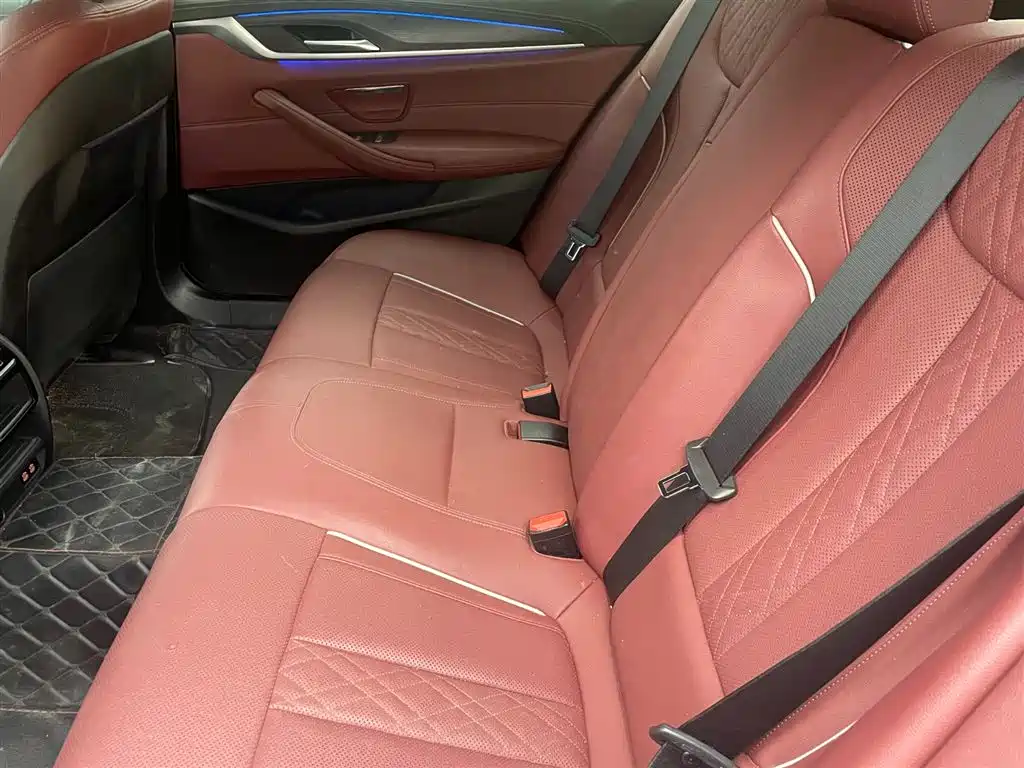 صورة 9 - BMW 5 Series