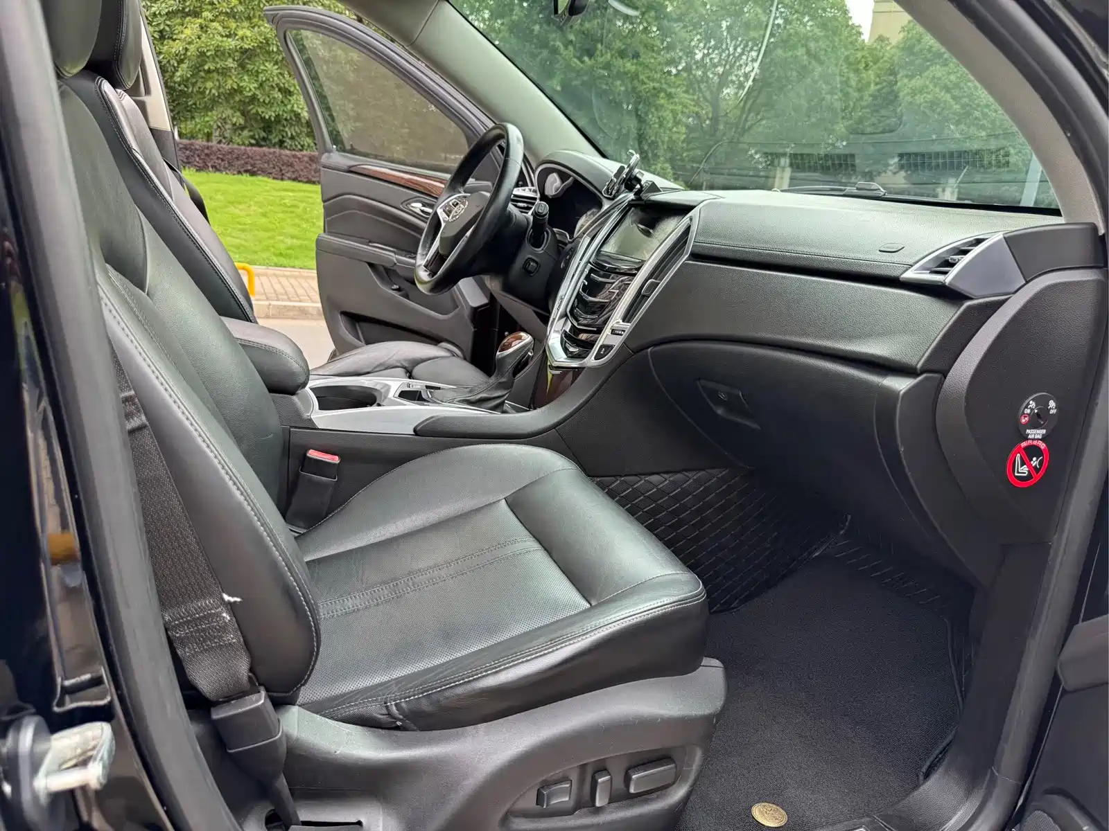 Photo 6 - Cadillac SRX