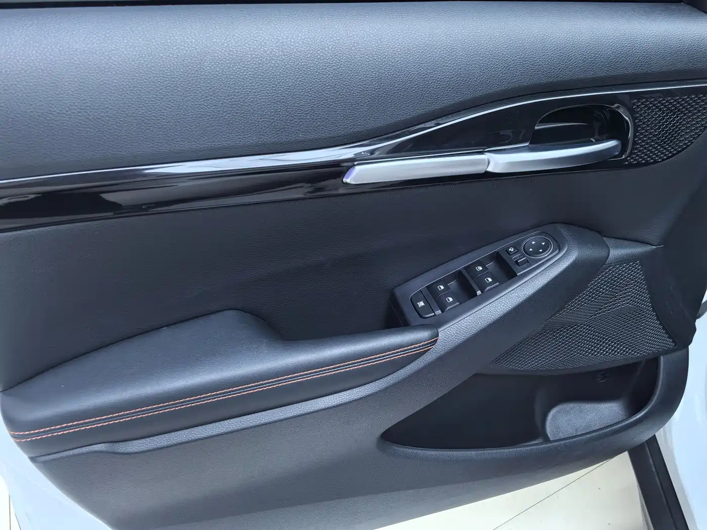 Kia Seltos 2023 1.5L CVT Premium Edition фото 5