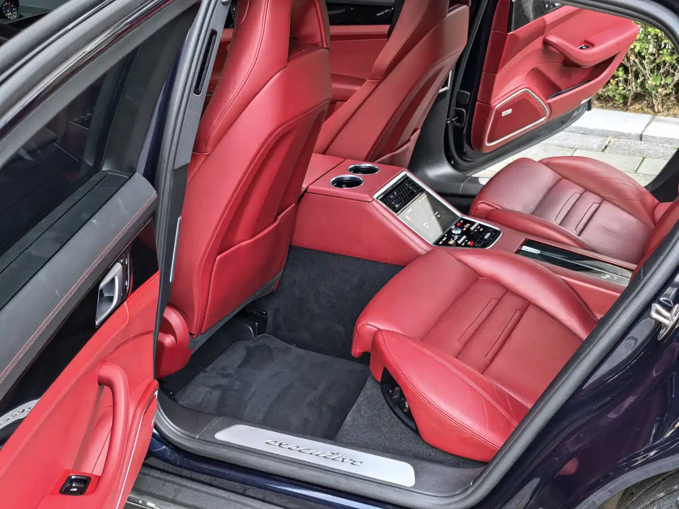 Porsche Panamera 2023 Panamera 4 Executive Long Wheelbase 2.9T фото 24