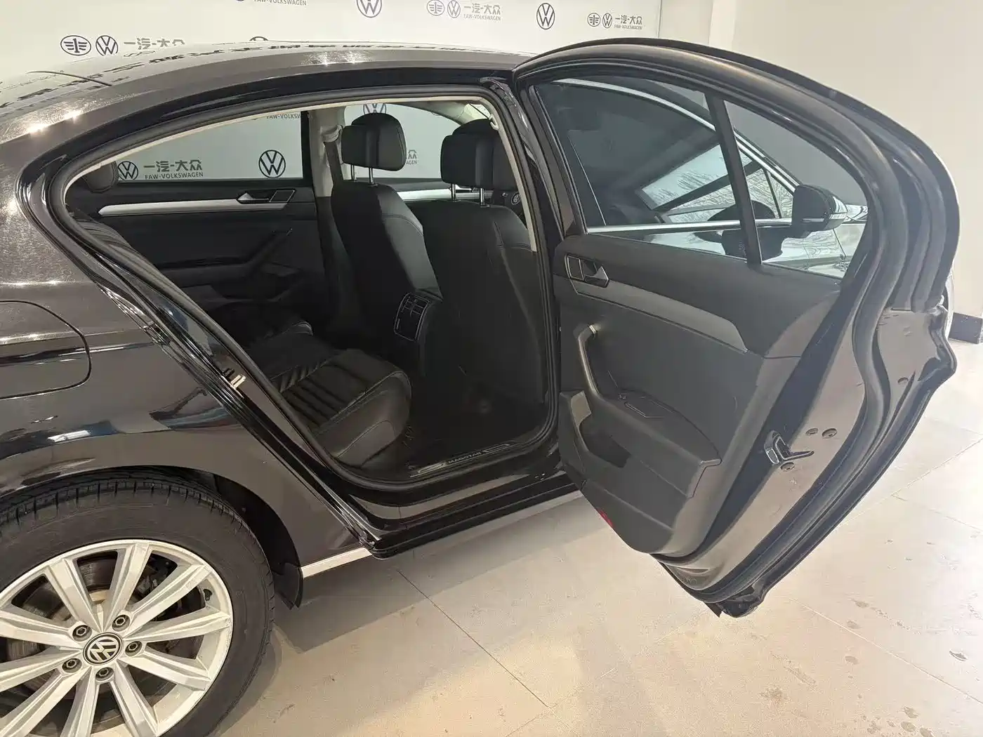 Volkswagen Magotan 2018 330TSI DSG Leading фото 8