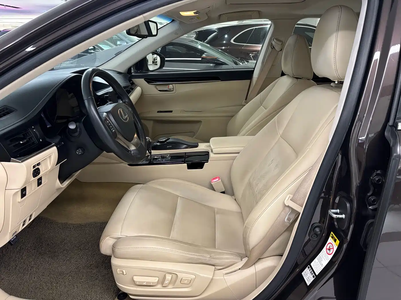 Фото 7 - Lexus ES