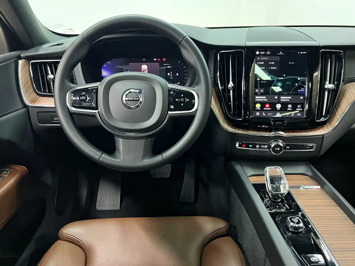 Фото 4 - Volvo XC60