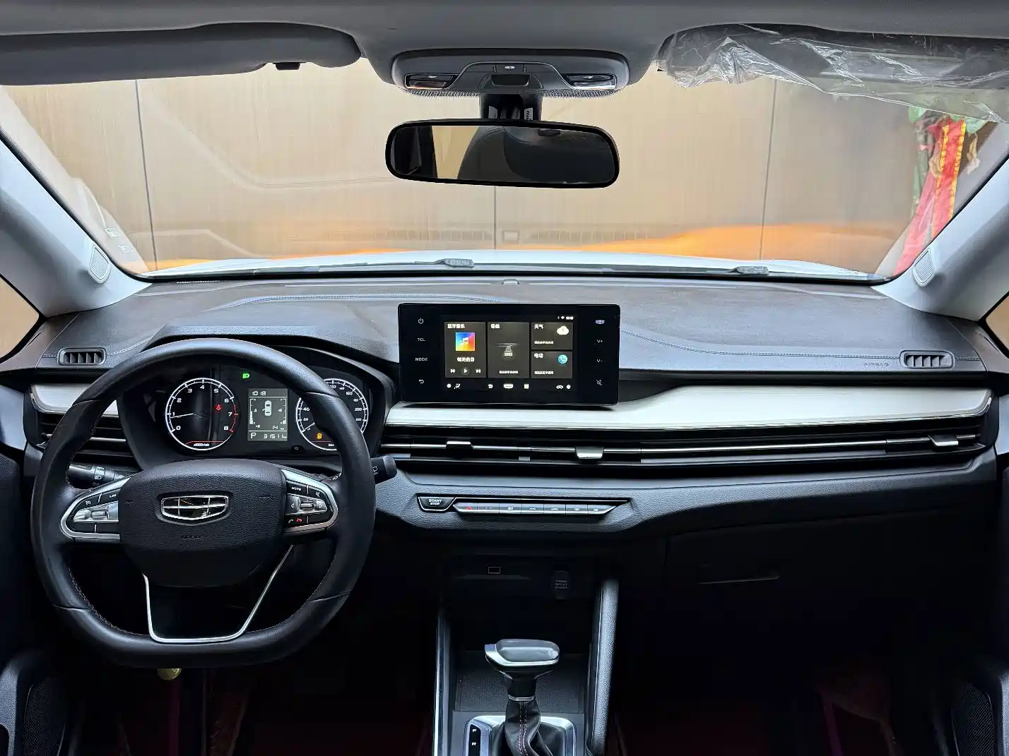 Фото 7 - Geely Vision X3