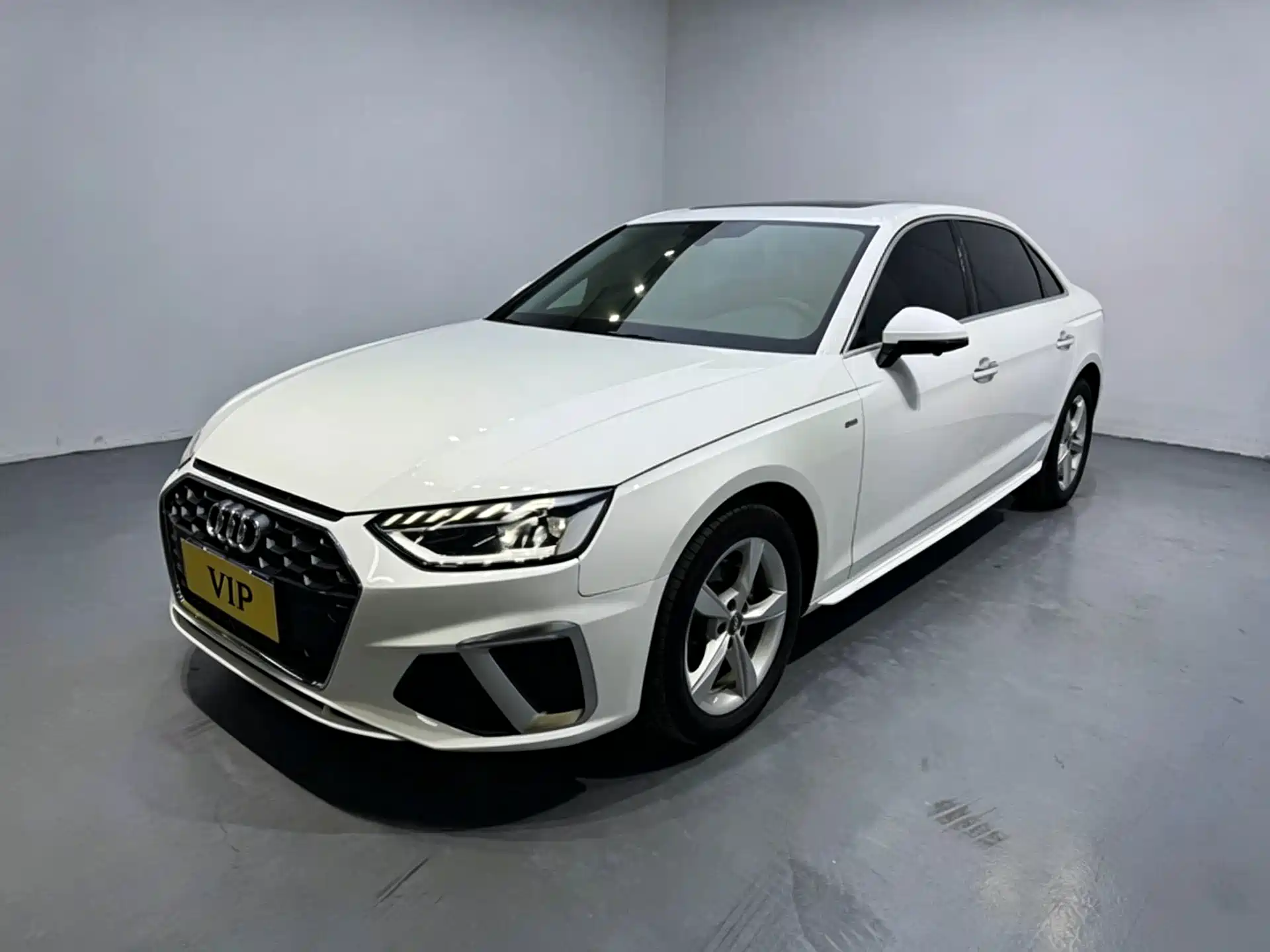 Фото 1 - Audi A4L