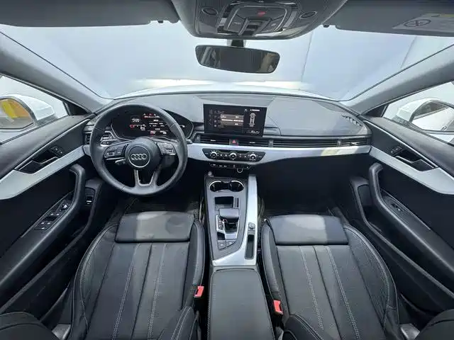 Фото 15 - Audi A4L