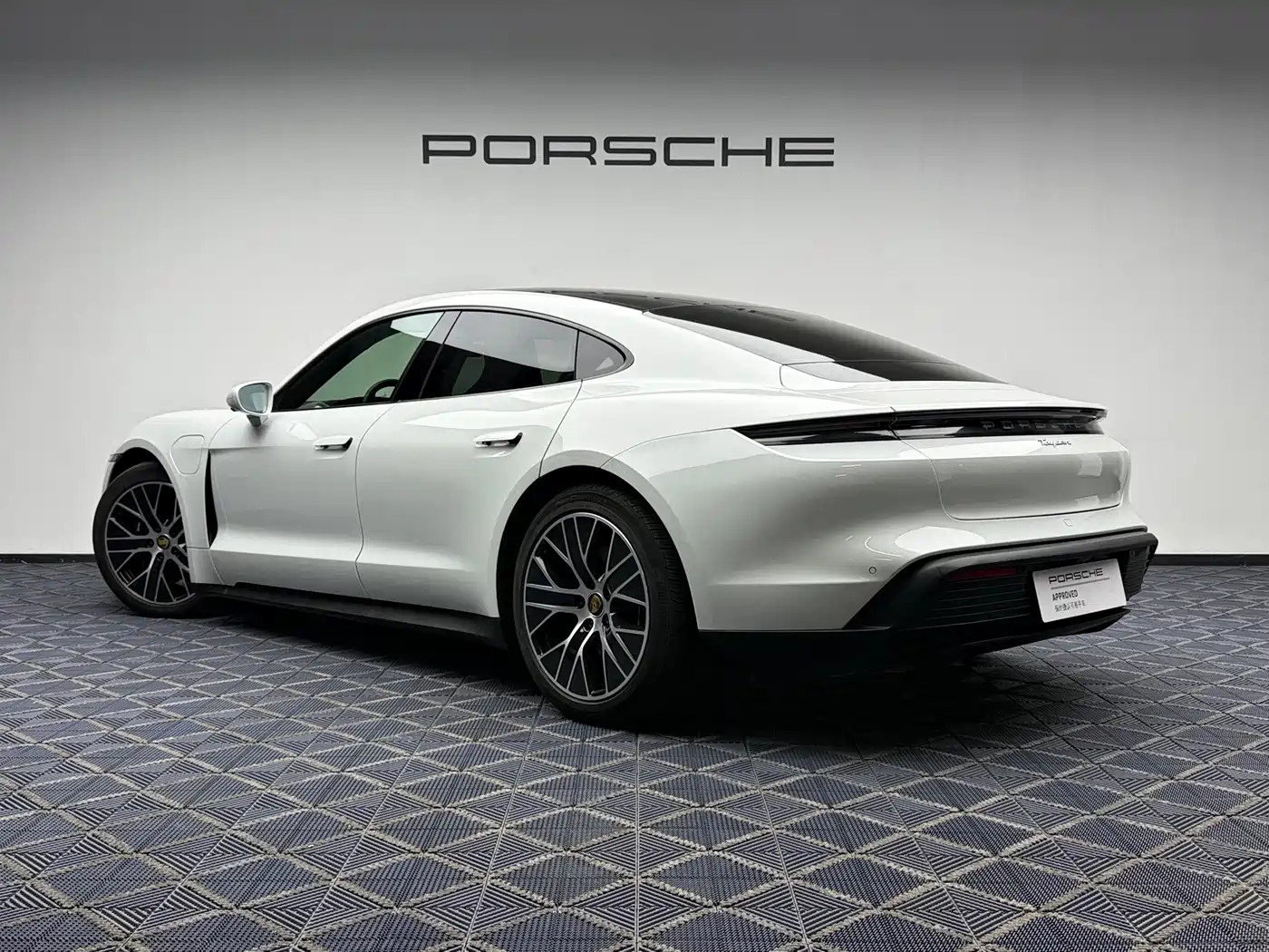 Porsche Taycan 2021 2020 Taycan