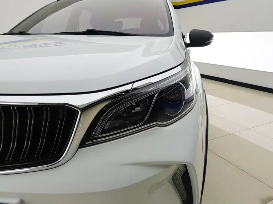 Фото 5 - Geely Vision X3