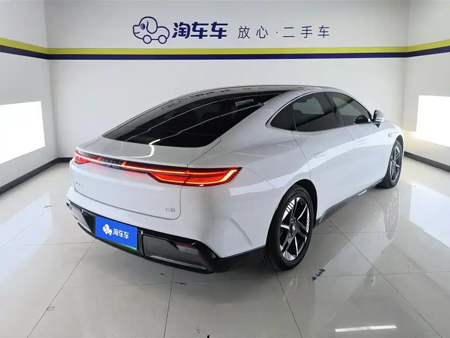 Geely Galaxy Galaxy E8 2024 Model 550km RWD Soaring Dragon Edition фото 3