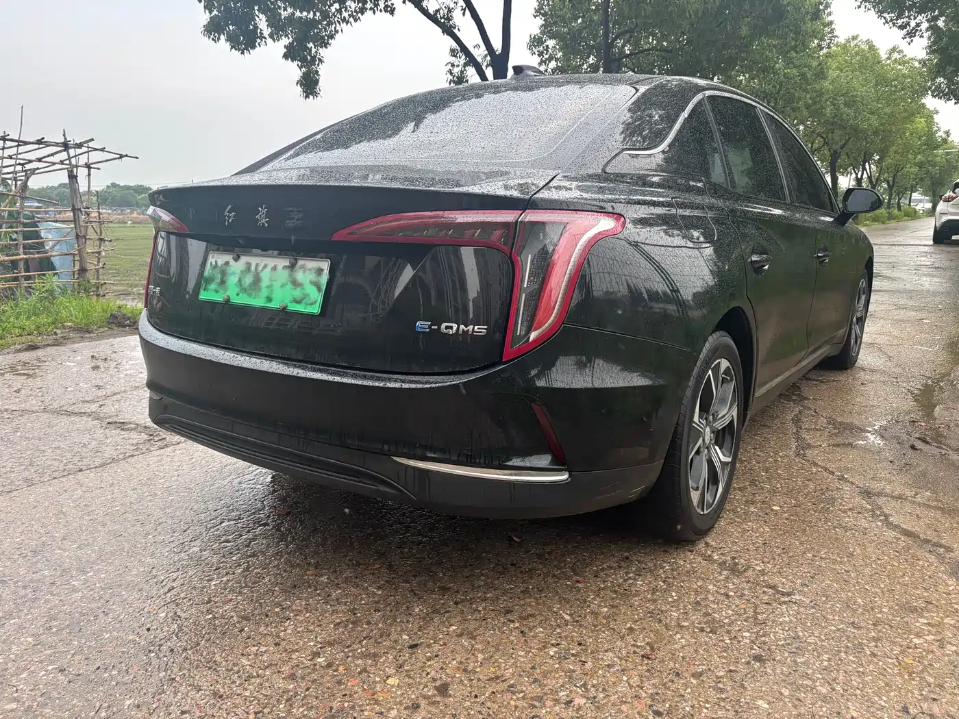 Hongqi E-QM5 2021 Charging Flag Joy Edition фото 14