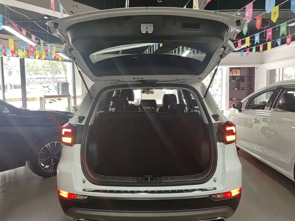 Фото 19 - Changan CS75
