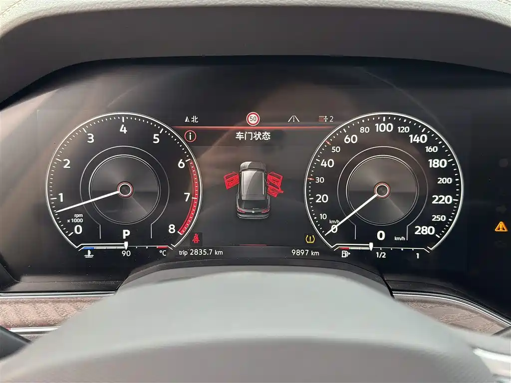 Volkswagen Touareg 2023 3.0TSI R-Line Black Sports Package фото 12