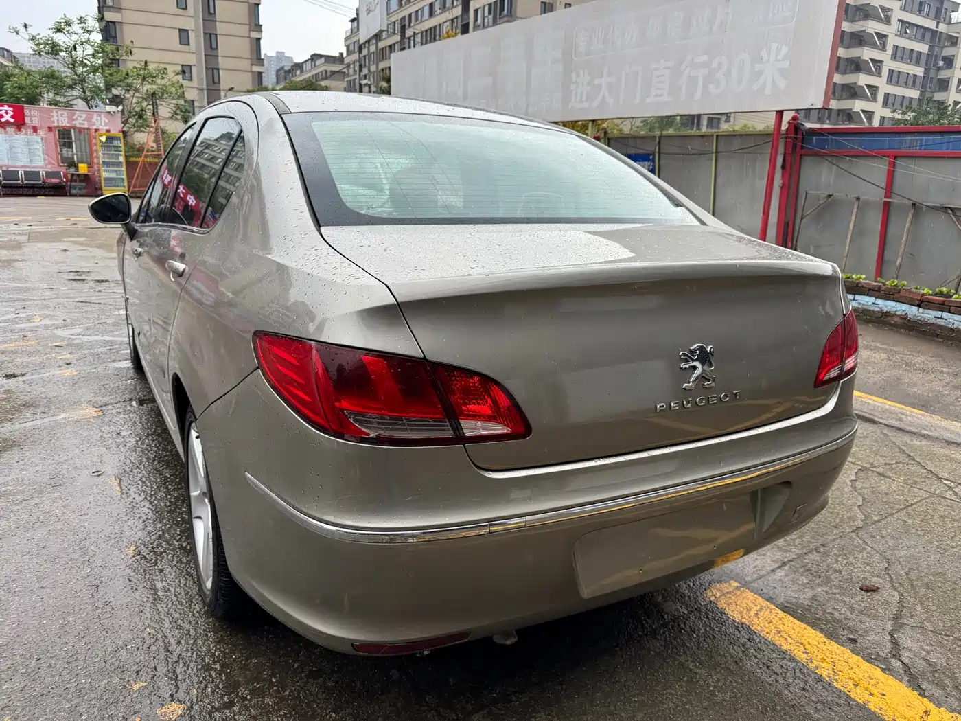 Peugeot 408 2011 2.0L Automatic Comfort Edition фото 6