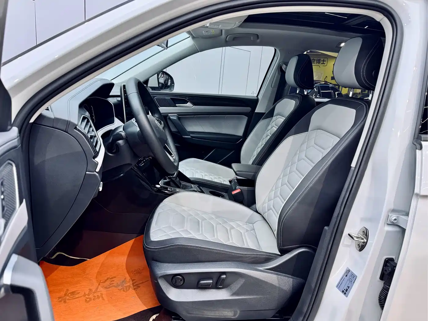 Volkswagen Tayron 2024 330TSI 2WD Luxury Plus Advanced фото 9