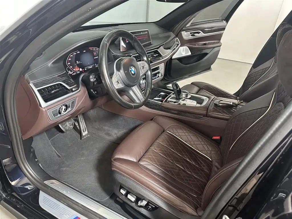 BMW 7 Series 2021 Model 740Li Leading M Sport Package фото 5