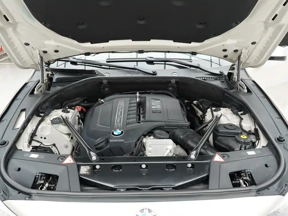 BMW 5 Series GT 2013 535i xDrive Luxury фото 32