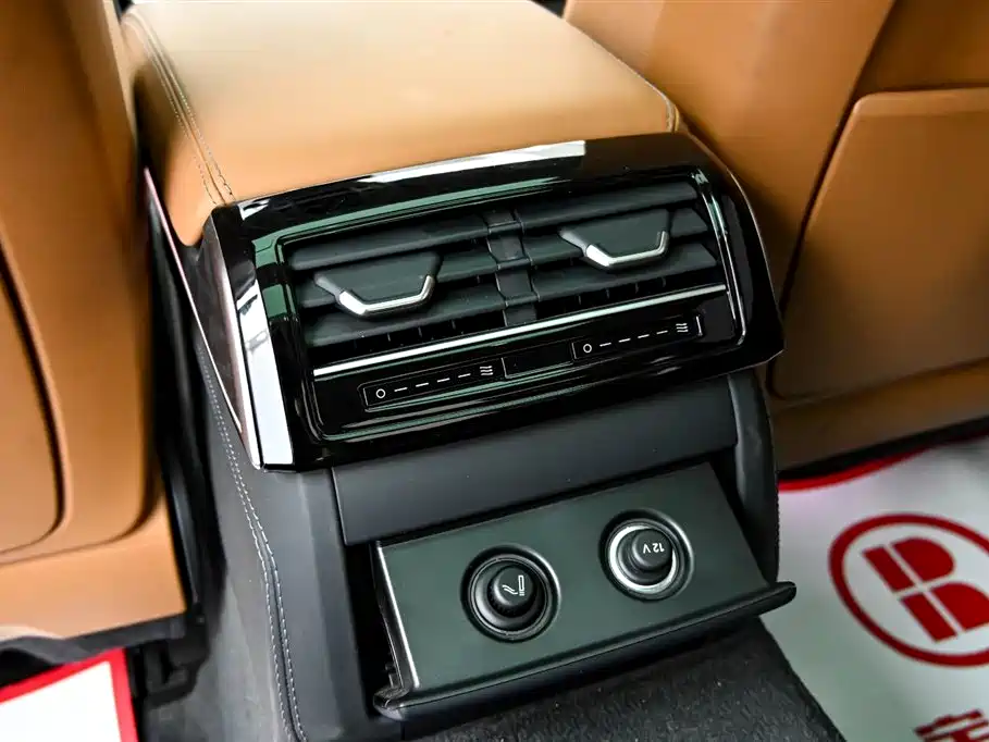 Photo 34 - Audi A8
