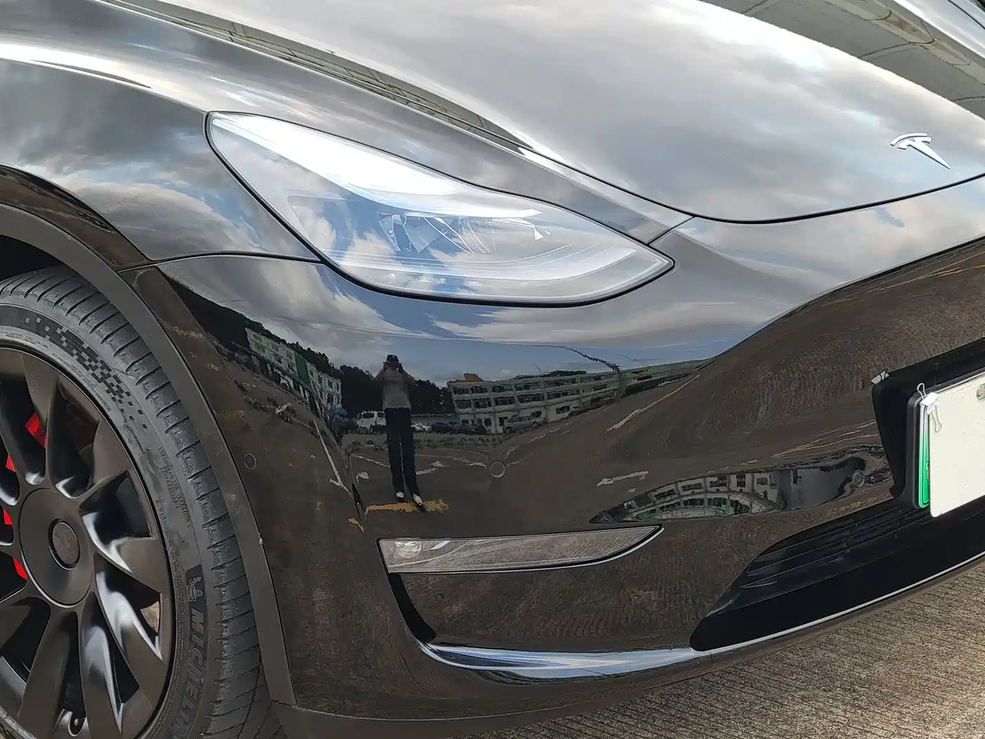 TESLA MODEL Y